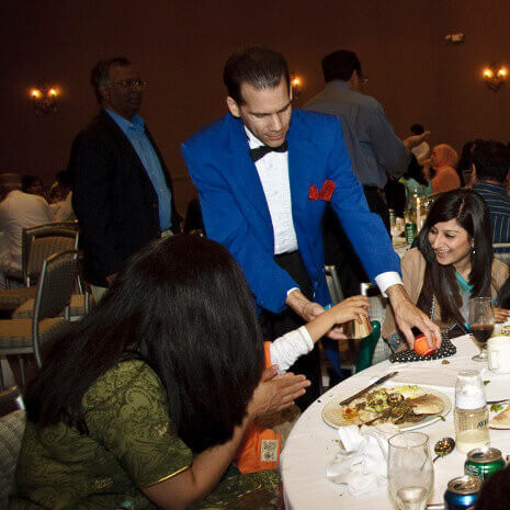Trade show magician performs close-up magic during hospitality event in Chicago!