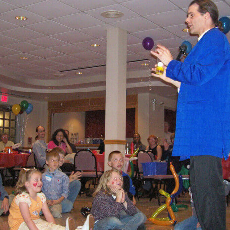 Magician performing a stand-up magic program during Chicago area event!